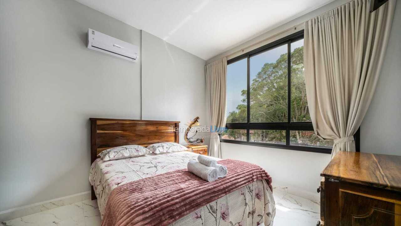 Casa para aluguel de temporada em Bombinhas (Praia de Zimbros)