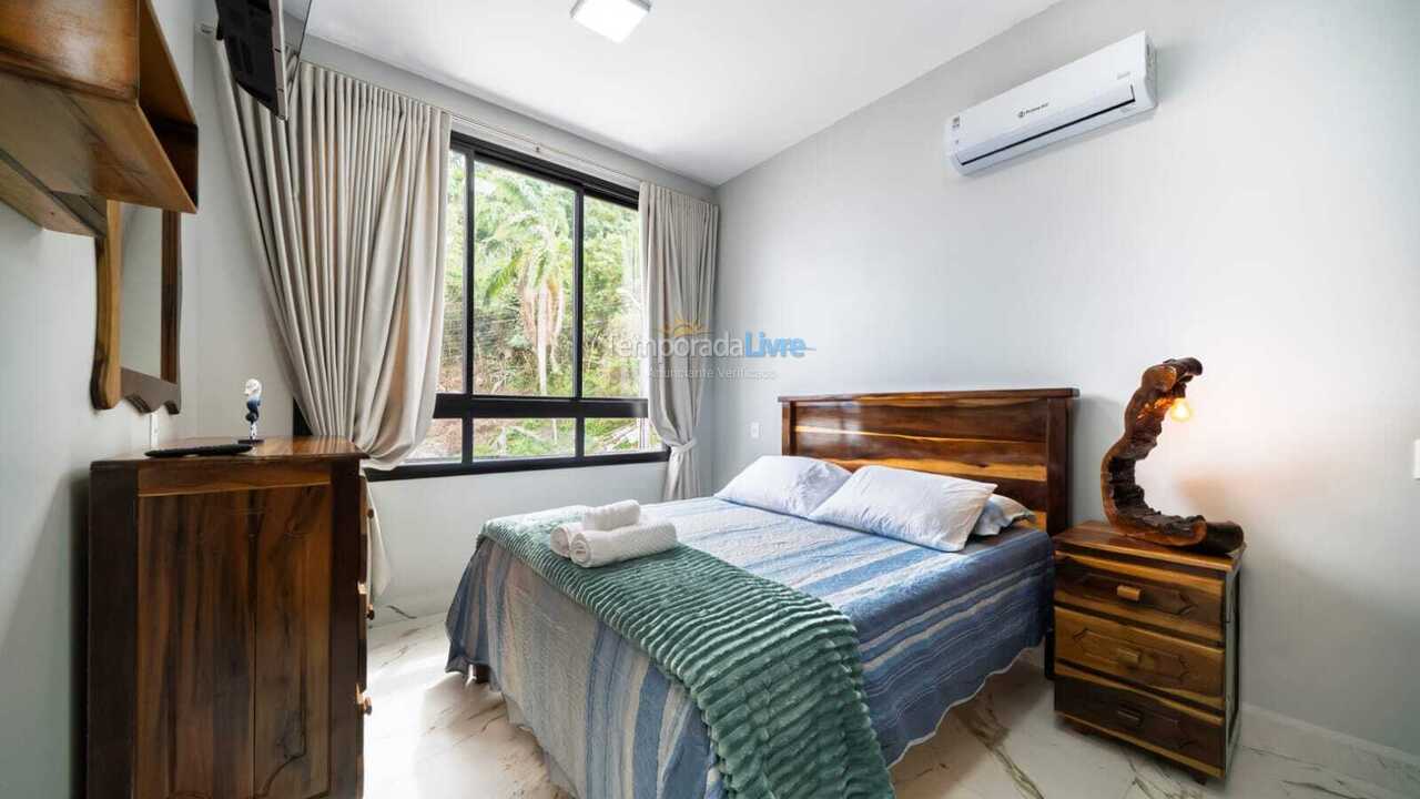 Casa para aluguel de temporada em Bombinhas (Praia de Zimbros)