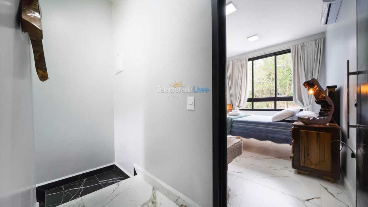 Casa para aluguel de temporada em Bombinhas (Praia de Zimbros)