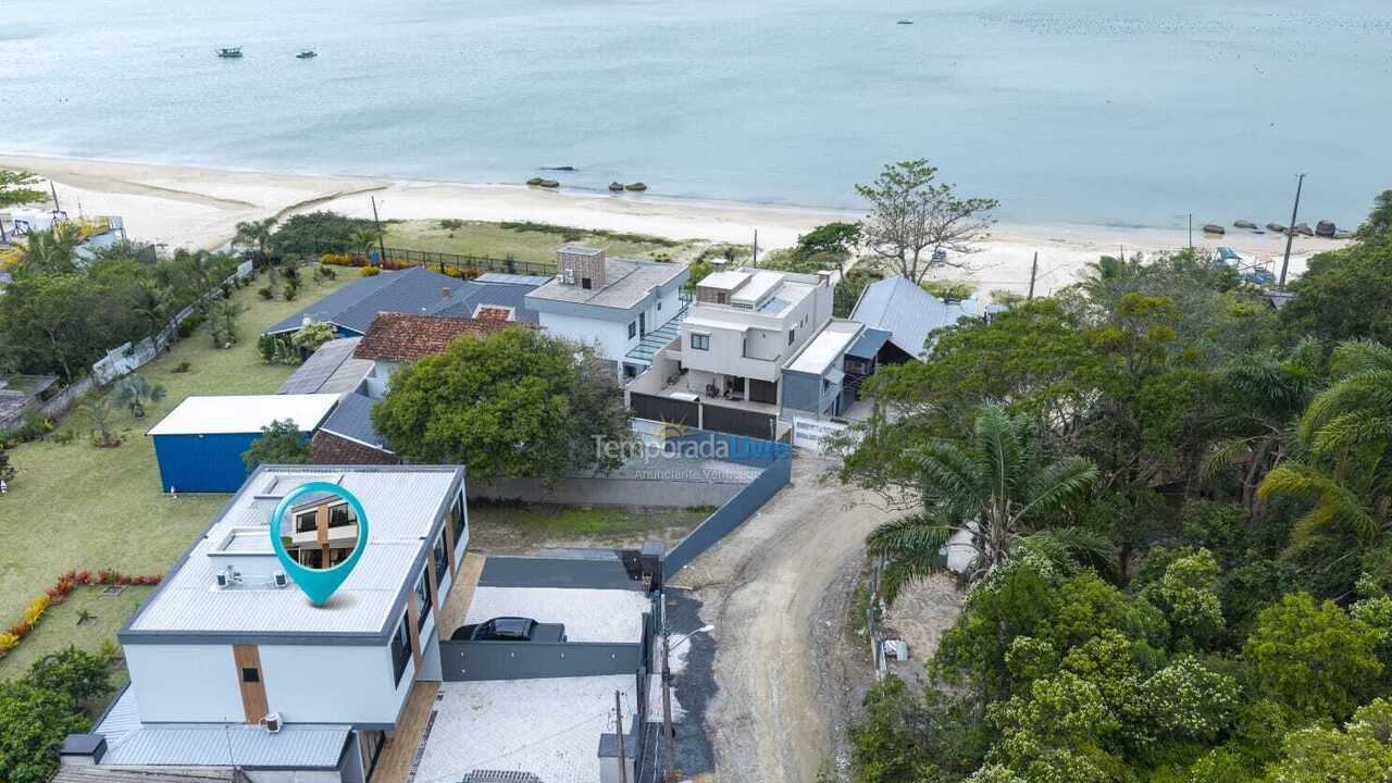 Casa para aluguel de temporada em Bombinhas (Praia de Zimbros)