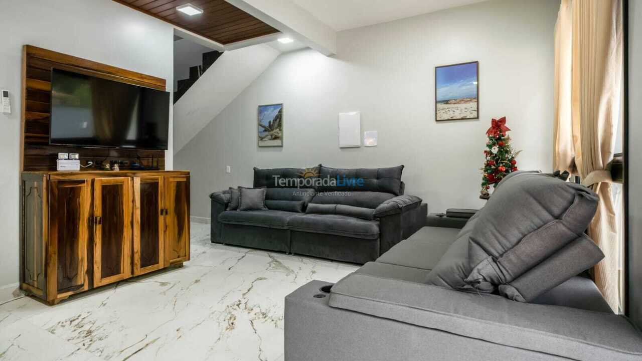 Casa para aluguel de temporada em Bombinhas (Praia de Zimbros)