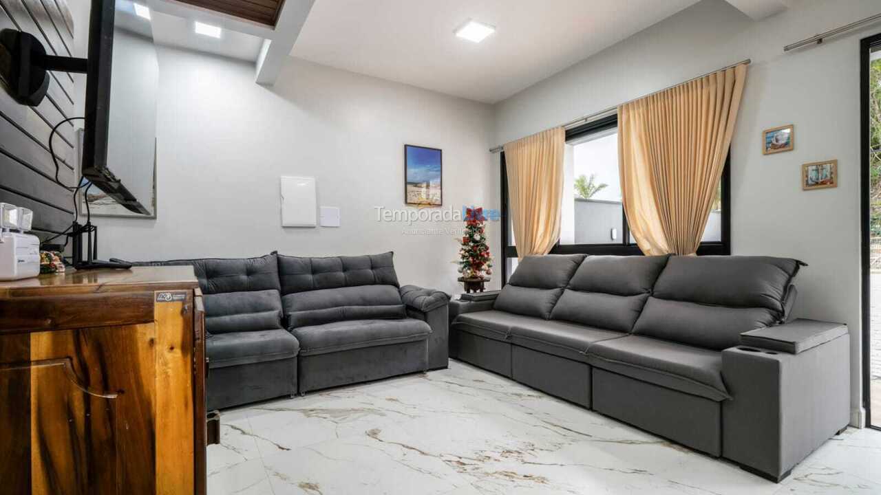 Casa para aluguel de temporada em Bombinhas (Praia de Zimbros)