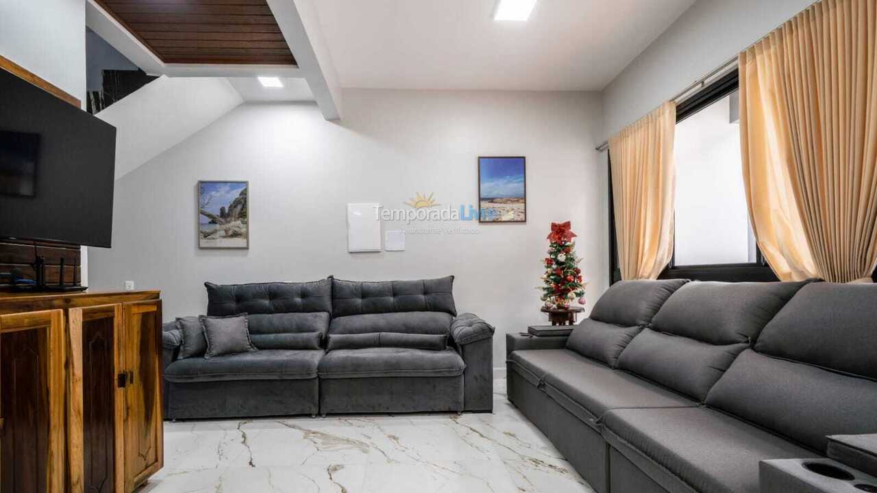 Casa para aluguel de temporada em Bombinhas (Praia de Zimbros)