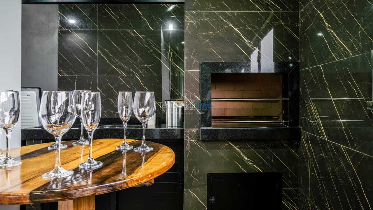 Casa para aluguel de temporada em Bombinhas (Praia de Zimbros)