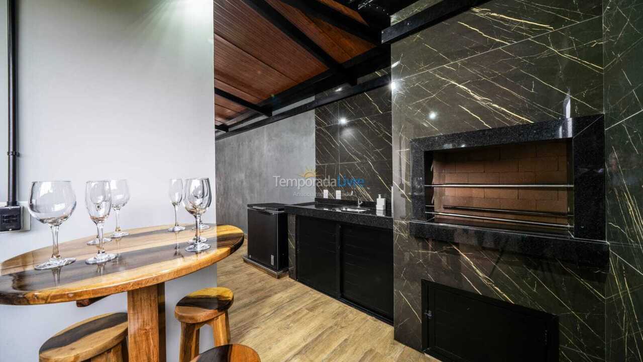 Casa para aluguel de temporada em Bombinhas (Praia de Zimbros)