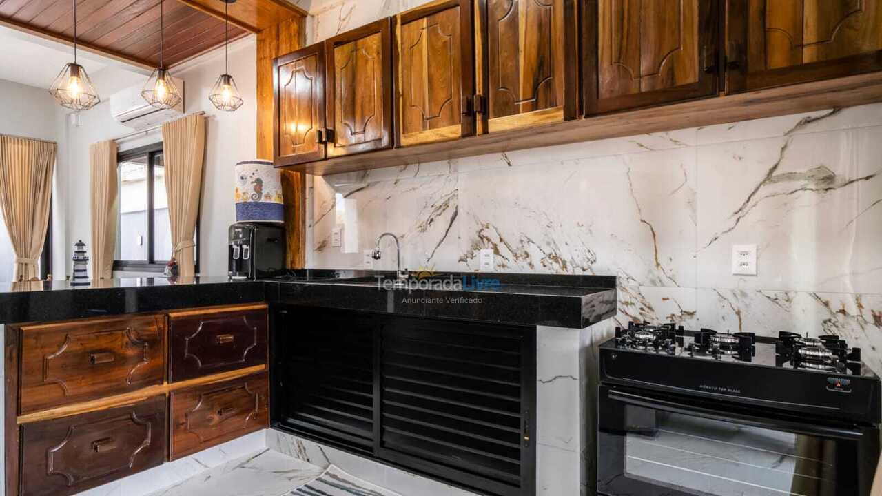 Casa para aluguel de temporada em Bombinhas (Praia de Zimbros)