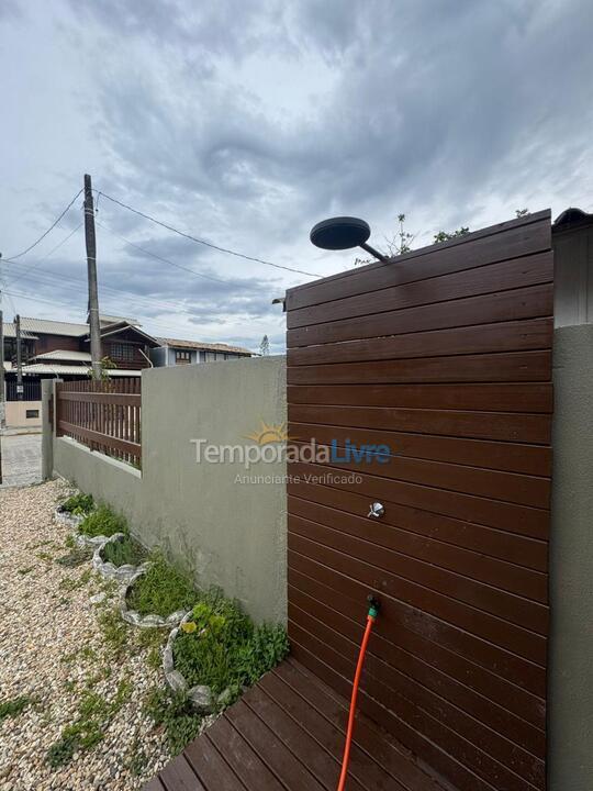 Casa para aluguel de temporada em Bombinhas (Praia de Zimbros)