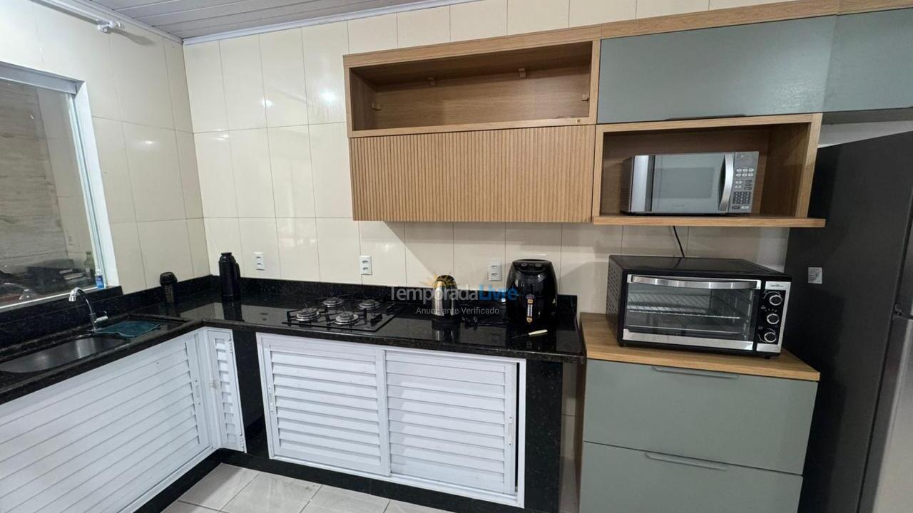 Casa para aluguel de temporada em Bombinhas (Praia de Zimbros)