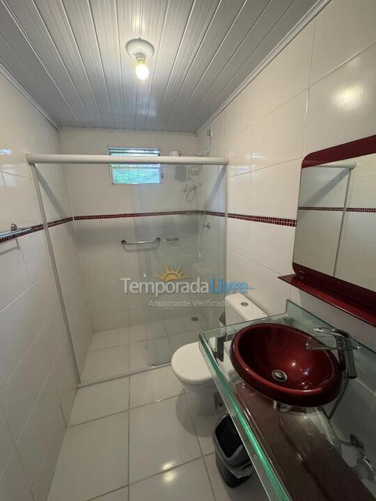 Casa para aluguel de temporada em Bombinhas (Praia de Zimbros)