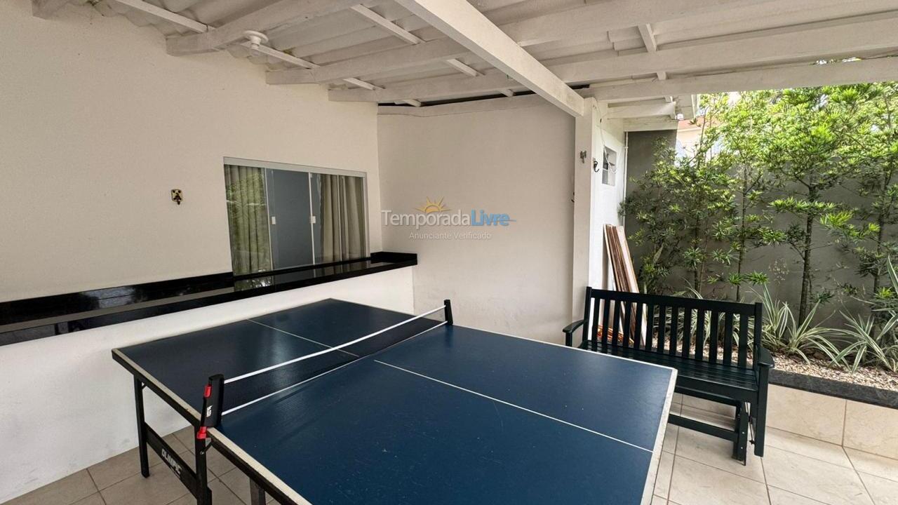 Casa para aluguel de temporada em Bombinhas (Praia de Zimbros)