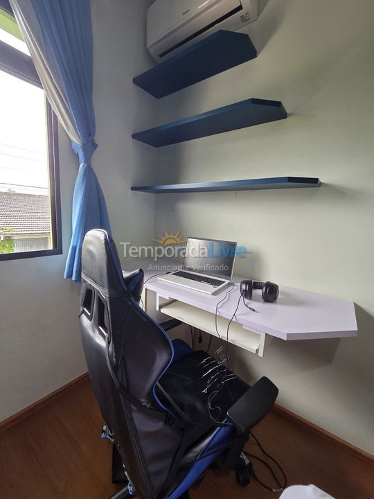 Casa para aluguel de temporada em Florianópolis (Praia da Armação)