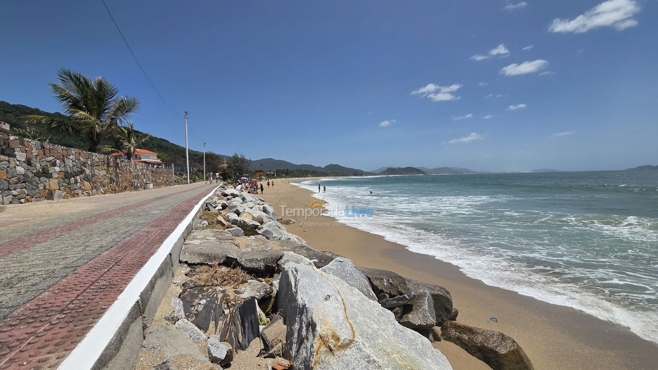 Casa para aluguel de temporada em Florianópolis (Praia da Armação)