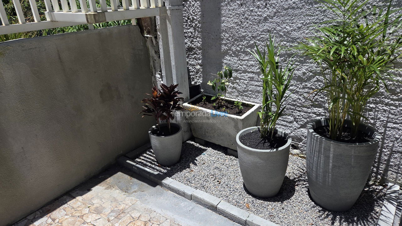 Casa para aluguel de temporada em Florianópolis (Praia da Armação)