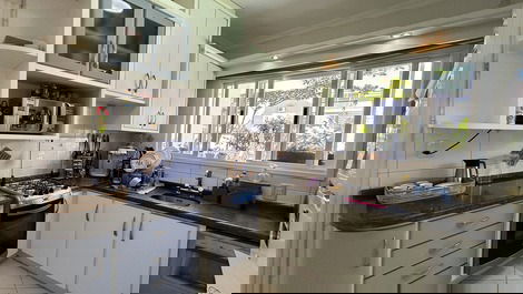 Casa completa próximo da praia de Jurerê