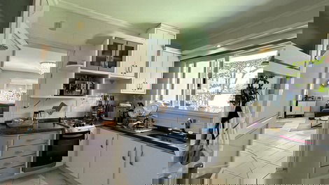 Casa completa próximo da praia de Jurerê