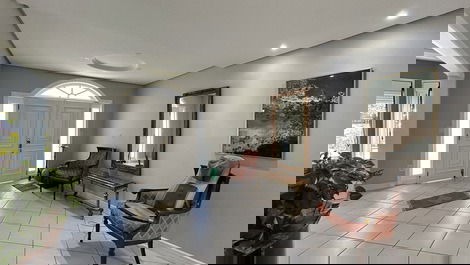 Casa completa próximo da praia de Jurerê