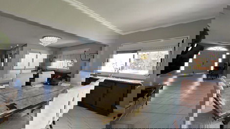 Casa completa próximo da praia de Jurerê