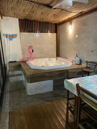 Belíssima casa de condomínio disponível para locação.