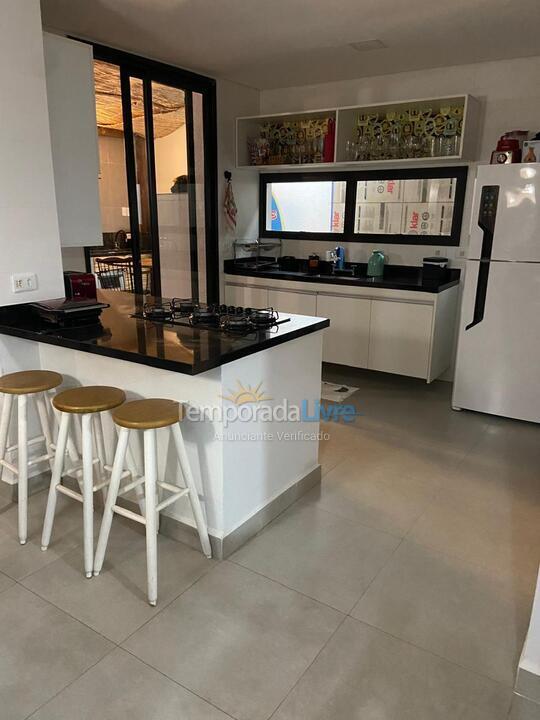 Casa para aluguel de temporada em São Sebastião (Camburi)