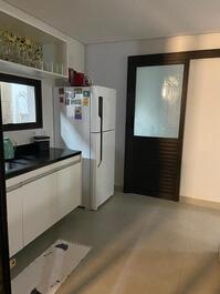 Belíssima casa de condomínio disponível para locação.