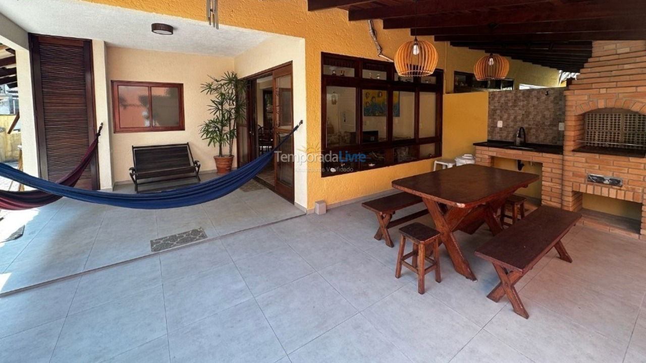 Casa para aluguel de temporada em São Sebastião (Camburi)