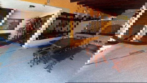 Excelente casa de condomínio disponível para locação!