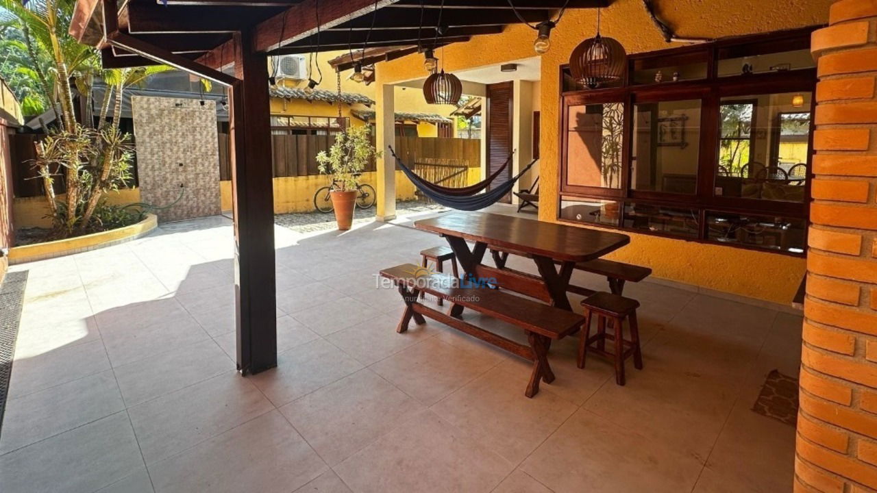 Casa para aluguel de temporada em São Sebastião (Camburi)