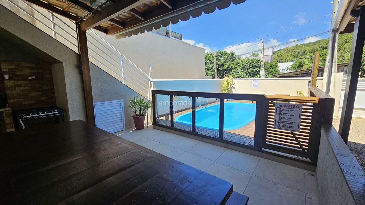 House for vacation rental in Bombinhas (Praia de Zimbros)