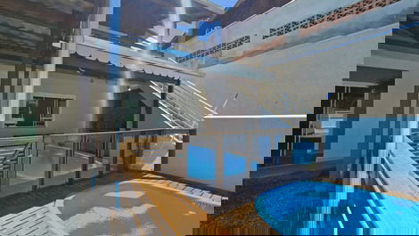 Family home with pool in Zimbros.