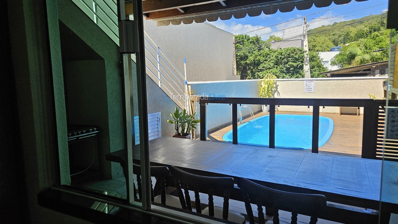House for vacation rental in Bombinhas (Praia de Zimbros)