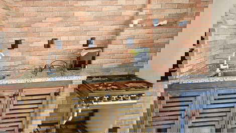 Family home with pool in Zimbros.