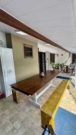 Casa de cedro con piscina