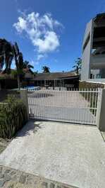 Casa de cedro con piscina