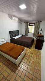 Casa de cedro con piscina