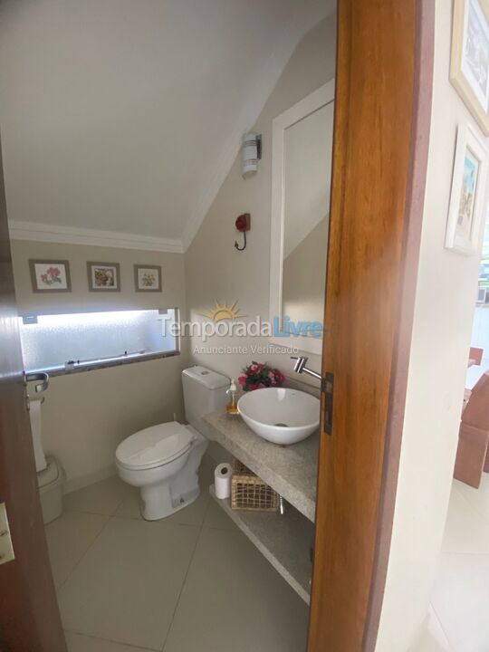 House for vacation rental in Bombinhas (Praia de Zimbros)