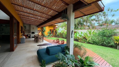 House with 4 bedrooms, 180m from the beach.