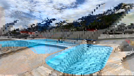 Apartamento frente al mar en Florianópolis para 4 personas con piscina.