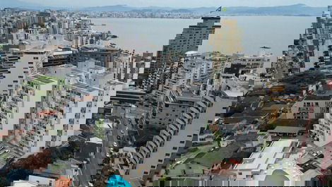 Apartamento frente al mar en Florianópolis para 4 personas con piscina.