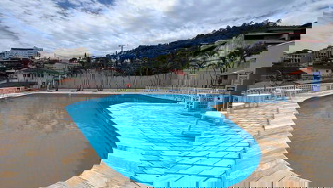 Apartamento frente al mar en Florianópolis para 4 personas con piscina.