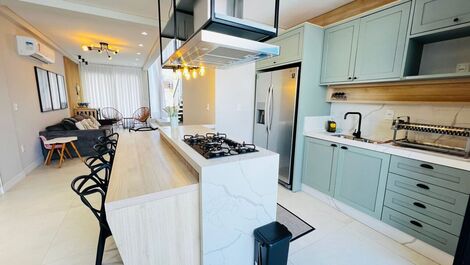 Excelente Sobrado com 2 suítes na Praia de Mariscal