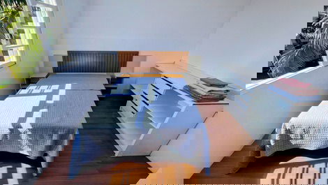 Apartamento en Florianópolis, mar tranquilo a 100 metros, para 3 personas.