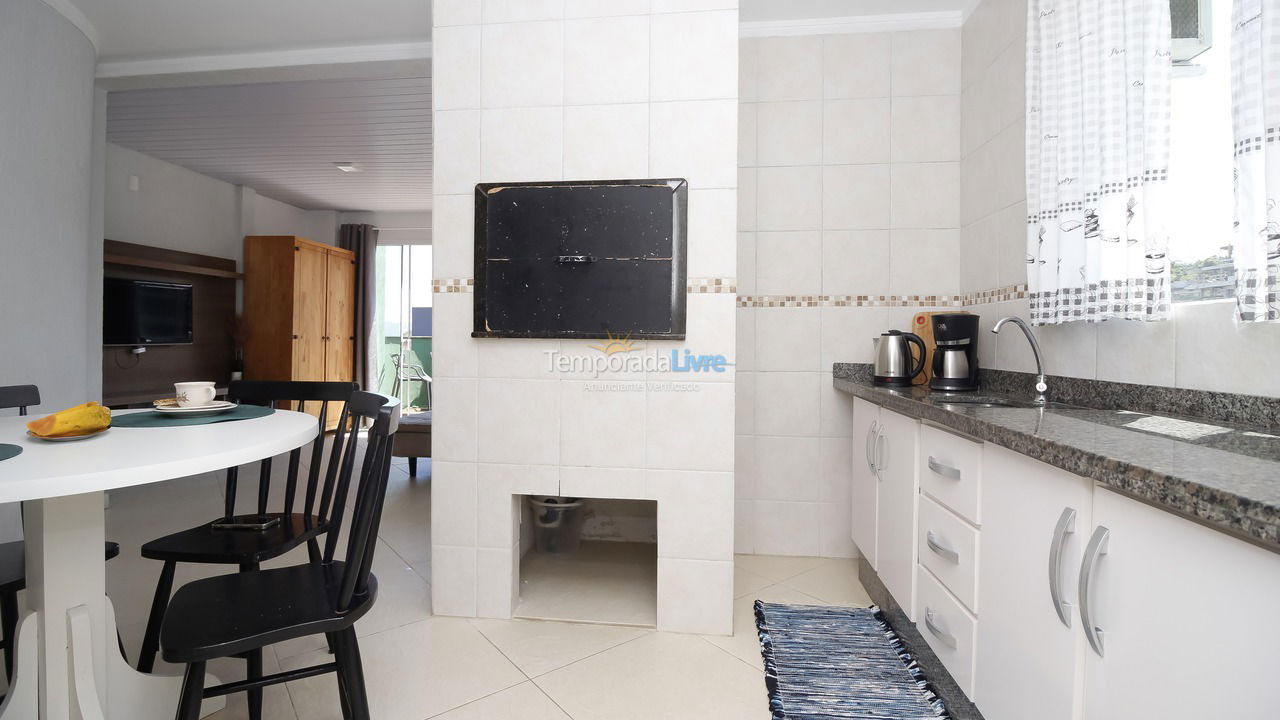 Apartamento para aluguel de temporada em Bombinhas (Praia de Quatro Ilhas)