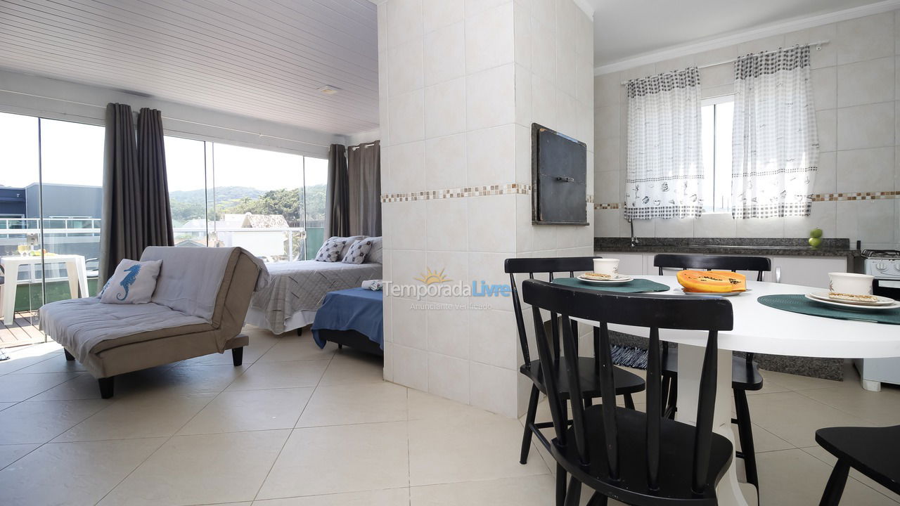 Apartamento para aluguel de temporada em Bombinhas (Praia de Quatro Ilhas)