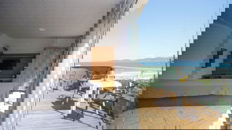 Apartamento com linda vista para a Praia de Quatro Ilhas - Bombinhas