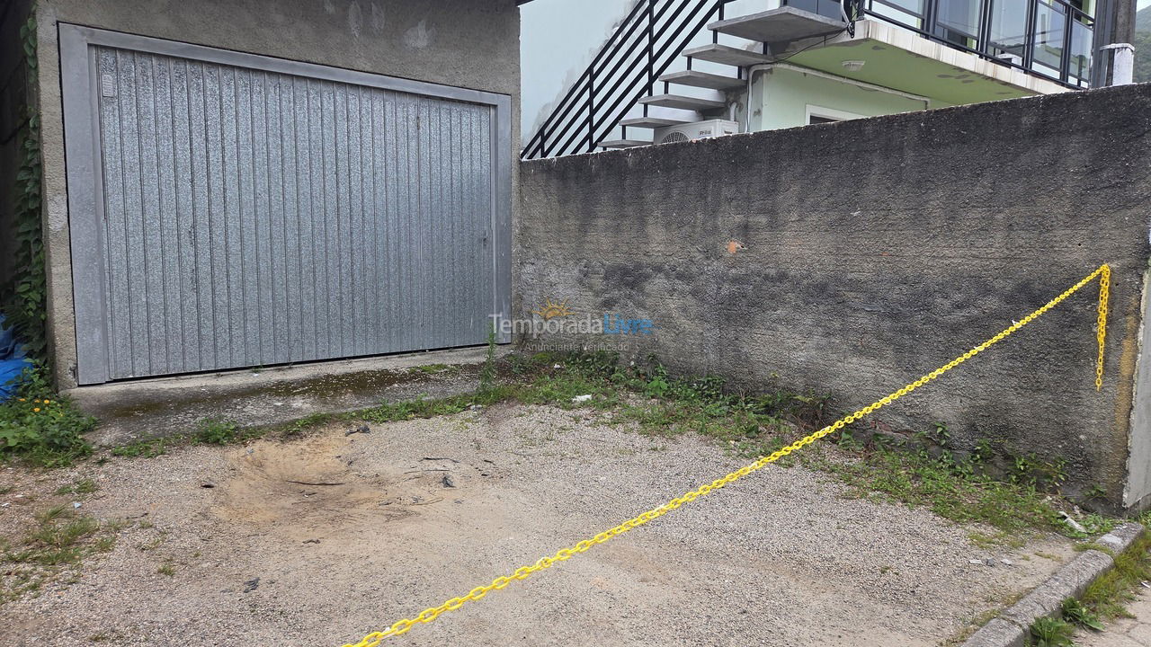 Casa para aluguel de temporada em Florianópolis (Praia da Armação)