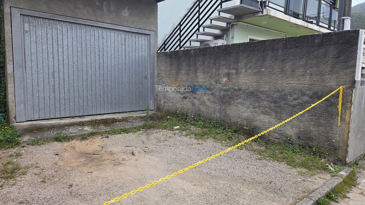 Casa para aluguel de temporada em Florianópolis (Praia da Armação)