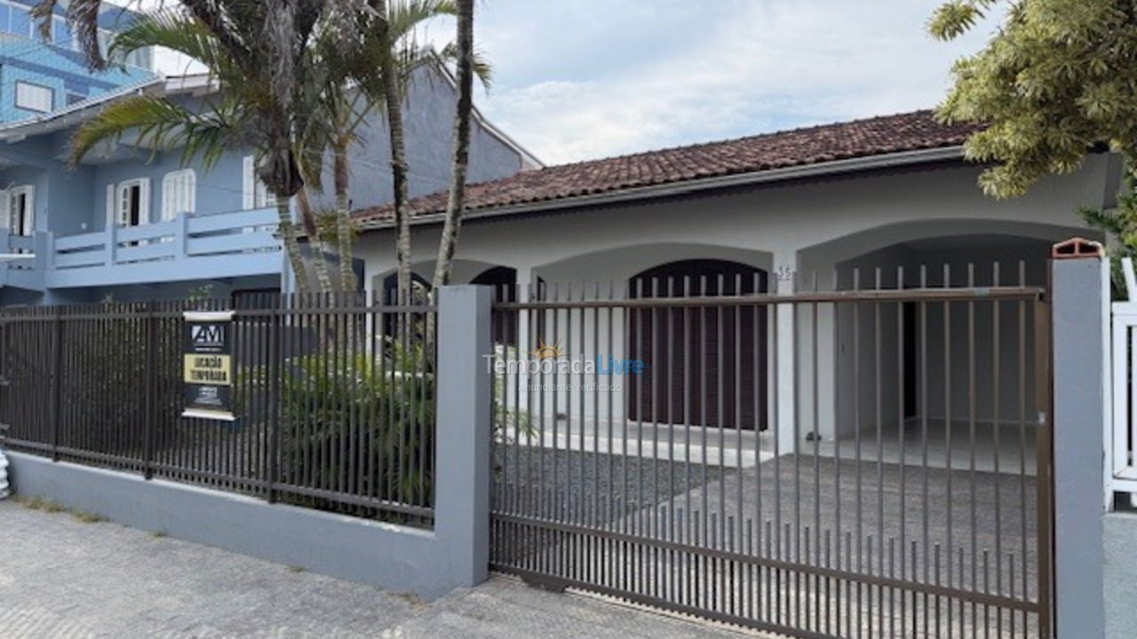 House for vacation rental in São Francisco do Sul (Enseada)