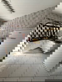 Great house, 3 bedrooms with AC, Wi-Fi, barbecue, covered garage.