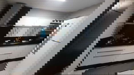 Excelente apartamento de 3 suites con terraza y plaza de garaje doble.