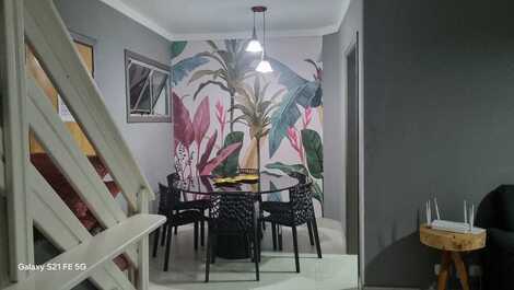 Apartamento dúplex (ático) con parrillas privadas.